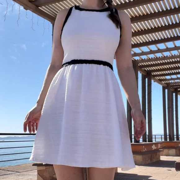 Contrast black and white dress - Picture 6 of 7